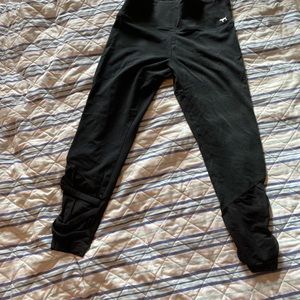 SOLD-PINK leggings size large- new condition